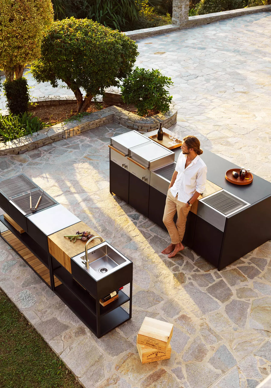 Röshults outdoor kitchen — Essentials vs Kitchen Island comparison